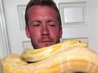 indonesia 7 nguoi dan ong hop suc keo con tran khong lo ra khoi gieng