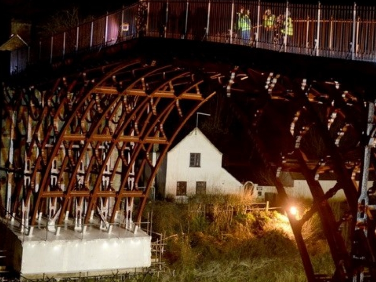 Anh chi 4,6 triệu USD tu bổ cây cầu sắt đầu tiên trên thế giới