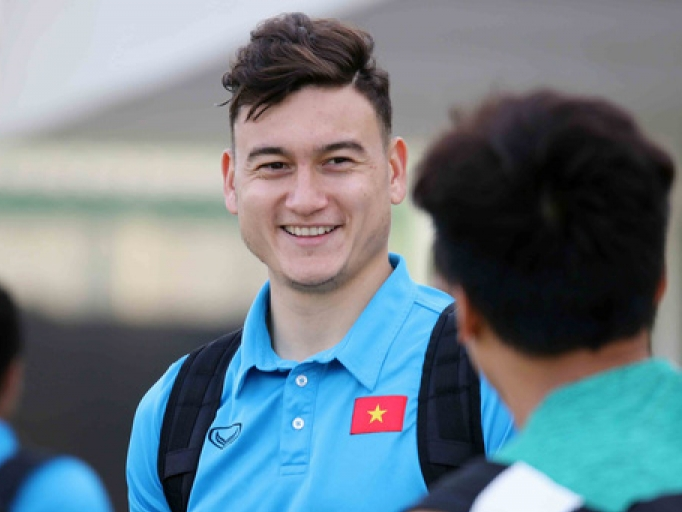 Vượt qua cú sốc, Văn Lâm cười tươi, Công Phượng được giao "nhiệm vụ đặc biệt" đấu Iran