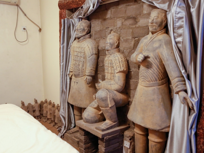 Khi đội quân hộ tống Tần Thủy Hoàng canh giấc ngủ cho... bạn