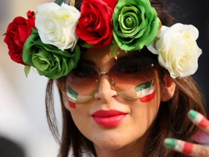 Những bóng hồng "tỏa sáng" trên khán đài Asian Cup 2019