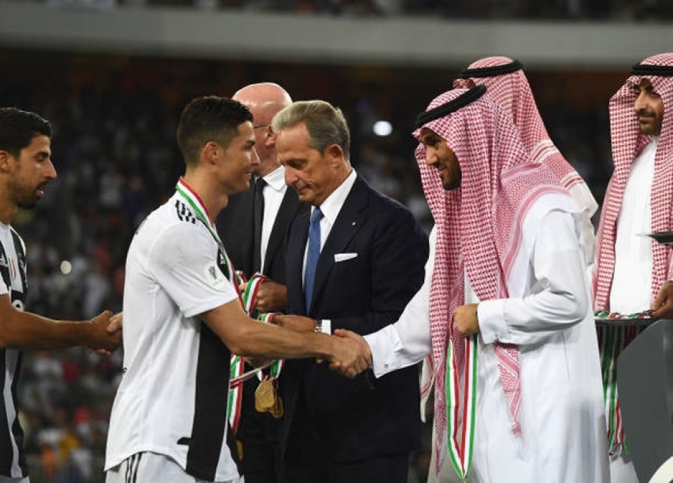 Ronaldo rạng rỡ trong ngày giành danh hiệu đầu tiên cùng Juventus ronaldo rang ro trong ngay gianh danh hieu dau tien cung juventus