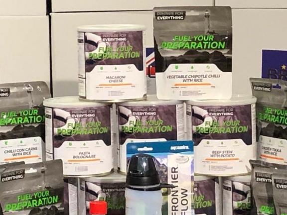 Dân Anh đổ xô mua “Hộp Brexit” thời hạn sử dụng 25 năm đề phòng kịch bản tồi tệ nhất