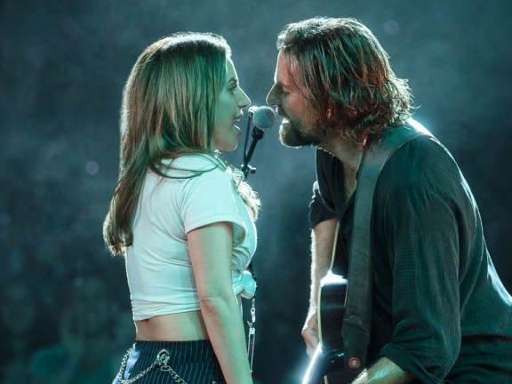 Lady Gaga gây bất ngờ khi cùng Bradley Cooper tái hợp trên sân khấu