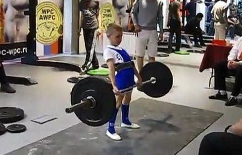 Phá kỷ lục cử tạ, cậu bé 11 tuổi được mệnh danh 'đứa trẻ khỏe nhất nước Nga'