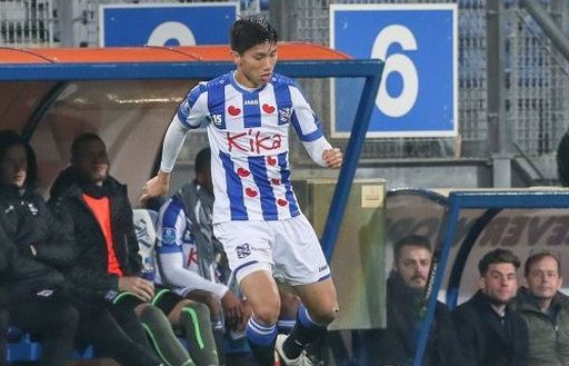 HLV Heerenveen nhận xét về khả năng 'học bài, hiểu bài' và ngôn ngữ của Văn Hậu