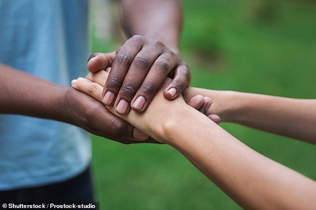 Làm việc thiện giúp giảm cảm giác đau đớn lam viec thien giup giam cam giac dau don