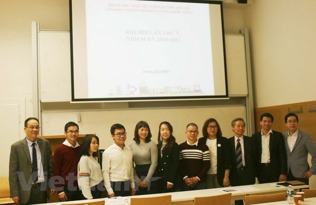 hoi thao nghien cuu khoa hoc hoi tu tri thuc tre viet nam tai ch czech