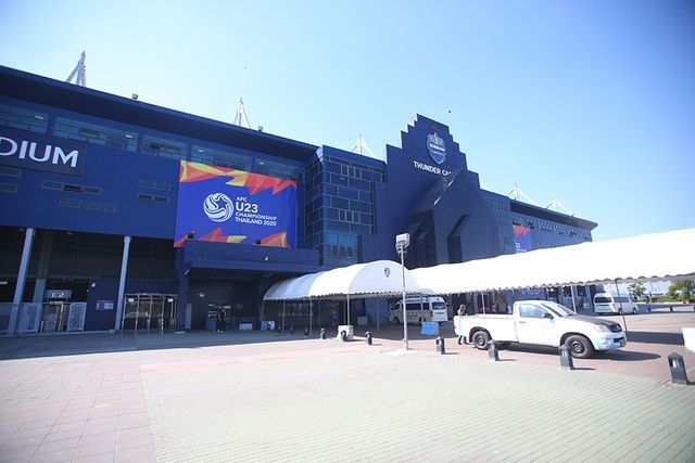 Sân Buriram, nơi có kỷ niệm đẹp với HLV Park, tất bật chuẩn bị cho trận khai mạc giải U23 châu Á