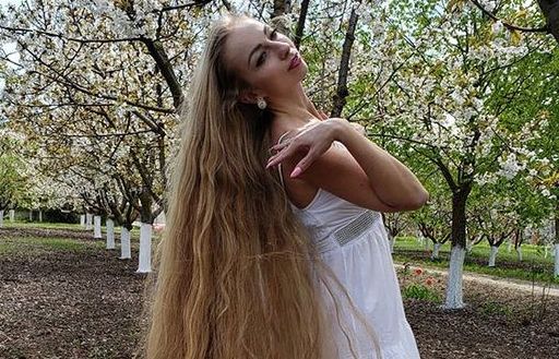 Bí quyết nuôi dưỡng tóc dài 1,8m cho các cô gái xinh đẹp