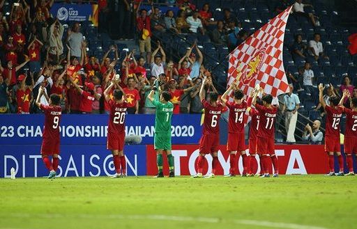 AFC 'doạ' cấm cổ động viên Việt Nam vì vi phạm điều lệ