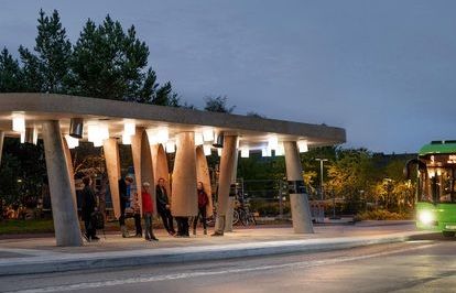 Trạm dừng xe bus gây 'sốt' vì dựng 'giường đứng' cho hành khách nghỉ ở trạm chờ