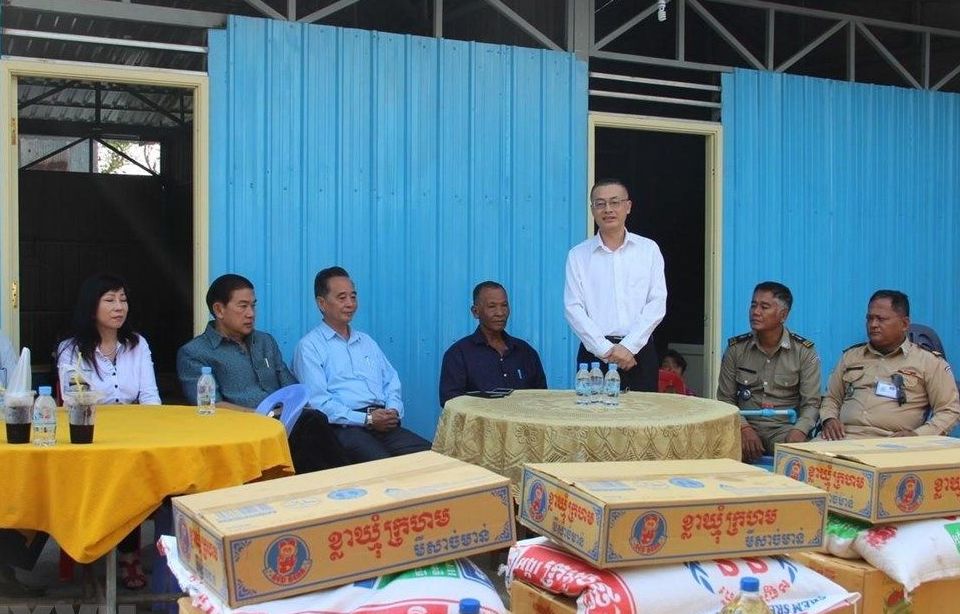 Bàn giao nhà mới cho 3 hộ gia đình gốc Việt bị hỏa hoạn ở Phnom Penh