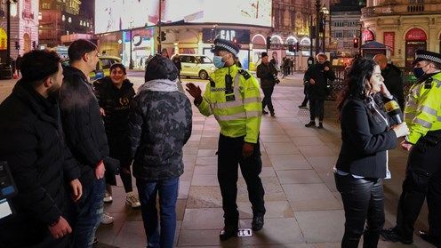 Đêm giao thừa lặng lẽ ở châu Âu