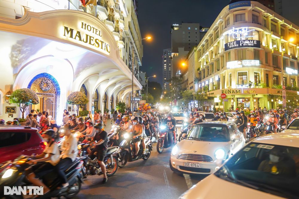 Màn song tầu pháo hoa của hai thành phố