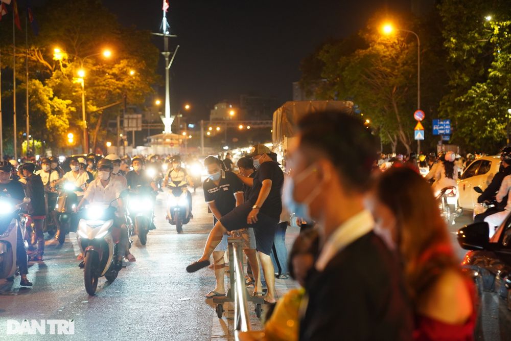 Màn song tầu pháo hoa của hai thành phố