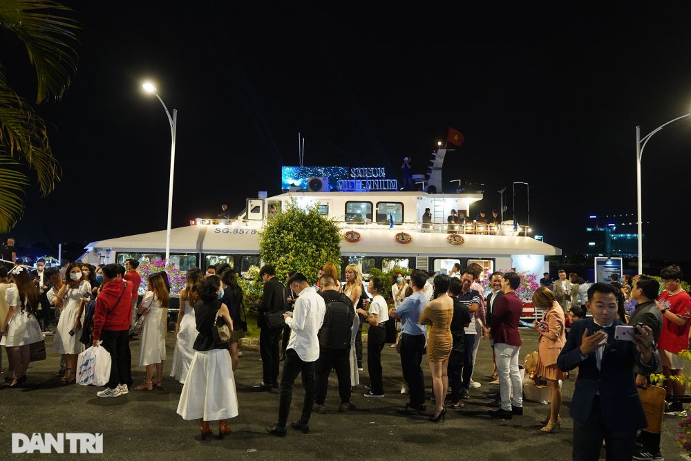 Màn song tầu pháo hoa của hai thành phố