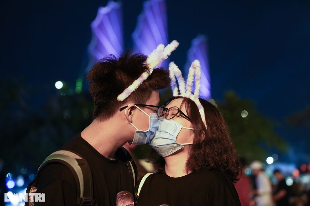 Màn song tầu pháo hoa của hai thành phố