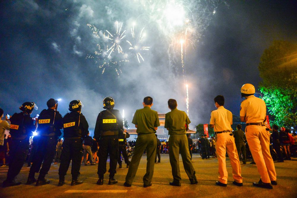 Màn song tầu pháo hoa của hai thành phố