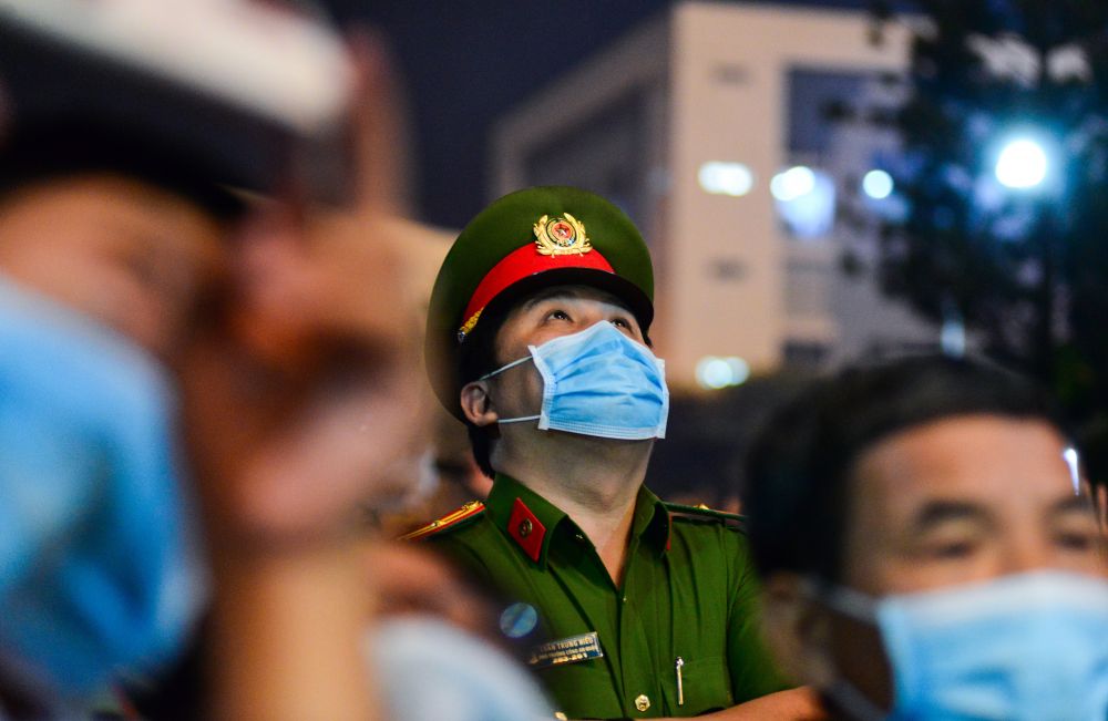 Màn song tầu pháo hoa của hai thành phố