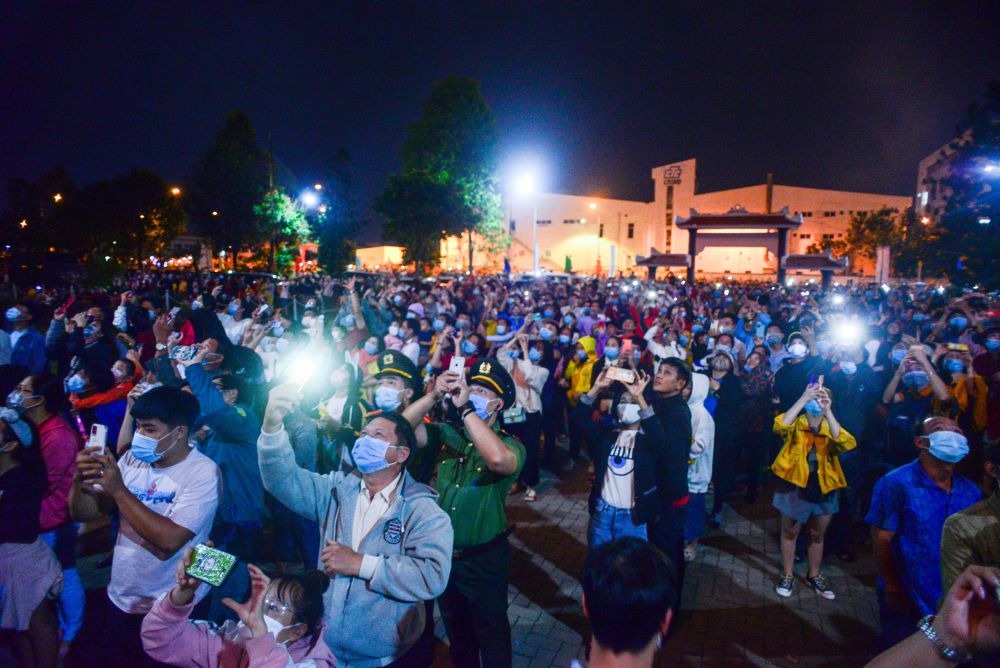 Màn song tầu pháo hoa của hai thành phố