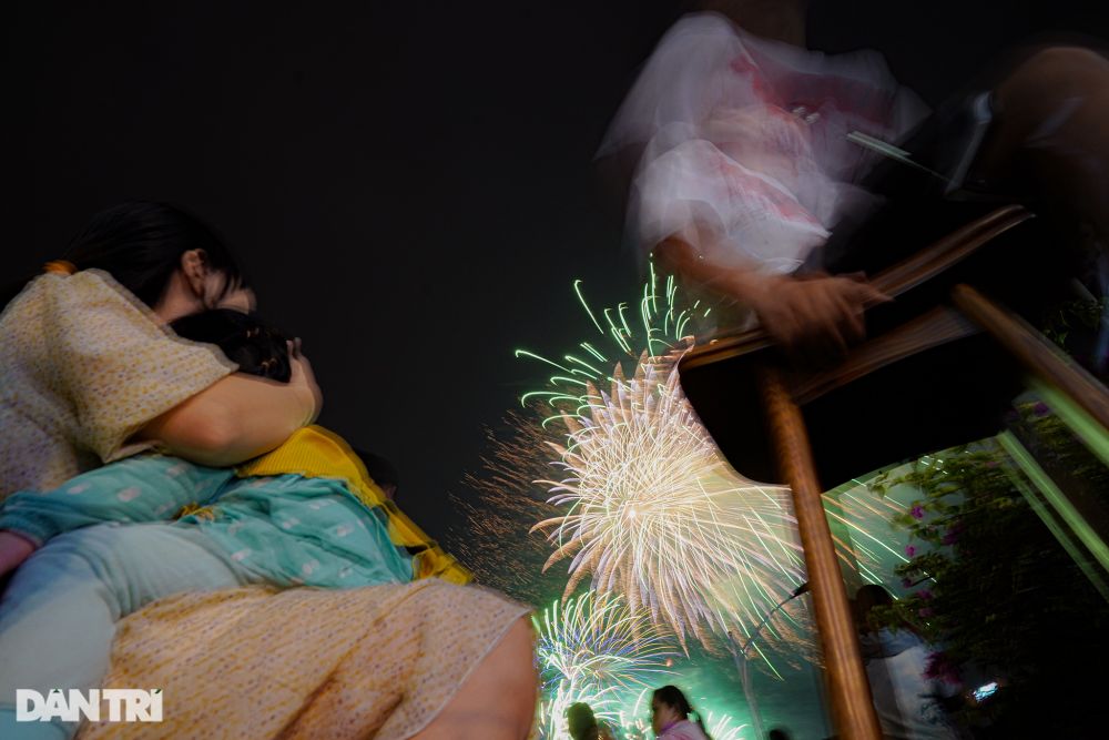 Màn song tầu pháo hoa của hai thành phố