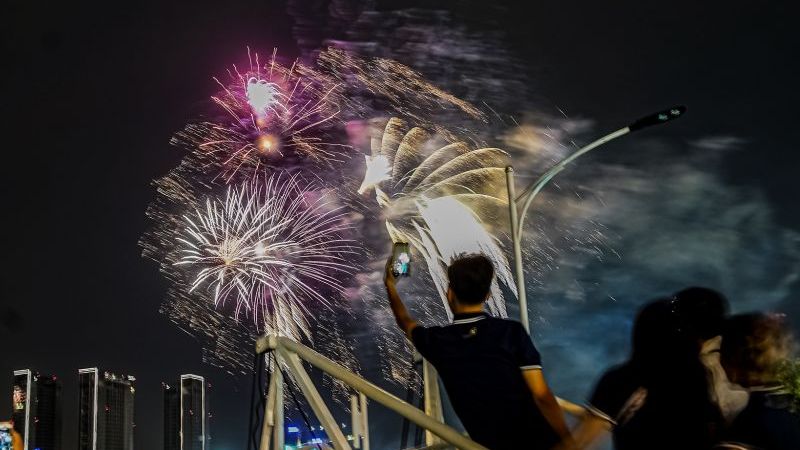 Màn song tấu bắn pháo hoa của hai thành phố Hồ Chí Minh và Thủ Đức