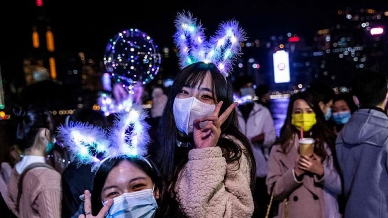 Không khí đón Năm mới 2021 trái ngược nhau ở châu Á