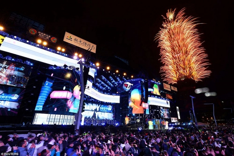 Không khí đón năm mới 2021 trái ngược nhau ở châu Á
