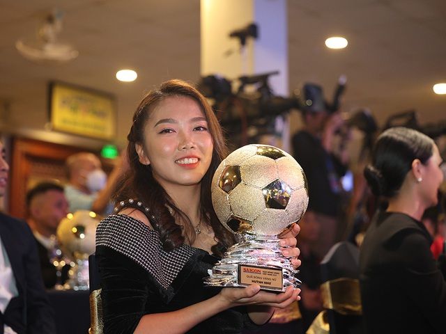 Những khoảnh khắc đẹp tại Gala trao giải Quả bóng vàng Việt Nam 2020