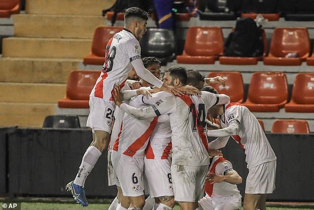 Messi ghi dấu ấn giúp Barcelona vào tứ kết Cúp Nhà vua