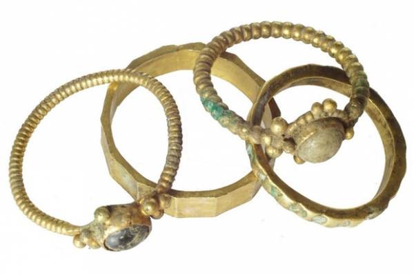 Ba Lan: Phát hiện kho báu quý hiếm thời trung cổ Ba Lan: Phát hiện kho báu quý hiếm thời trung cổ