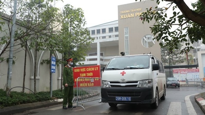 Dịch Covid-19 ở Hà Nội: Lấy mẫu xét nghiệm cho 1.500 học sinh Trường Tiểu học Xuân Phương