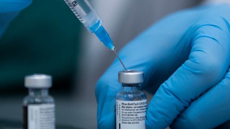 Vaccine Covid-19: Nam Phi đặt mua thêm 20 triệu liều, Israel đã tiêm chủng cho 32,2% trong tổng dân số