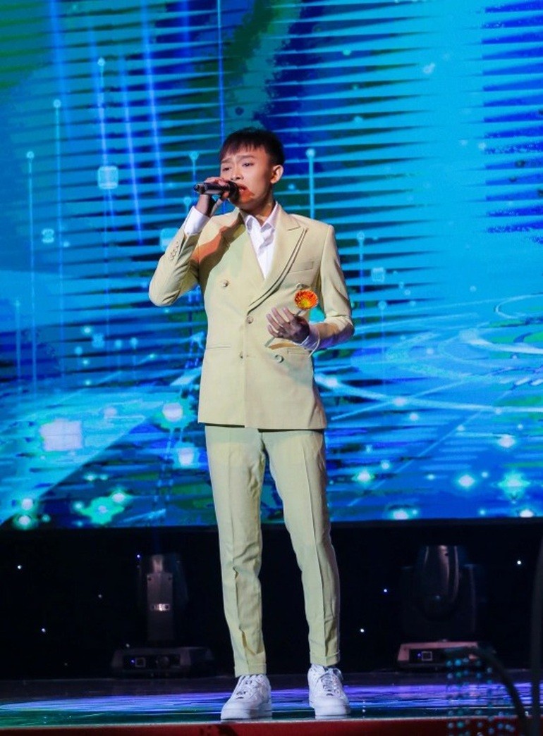 Hồ Văn Cường kết hợp ăn ý cùng danh ca Ngọc Sơn trong liveshow