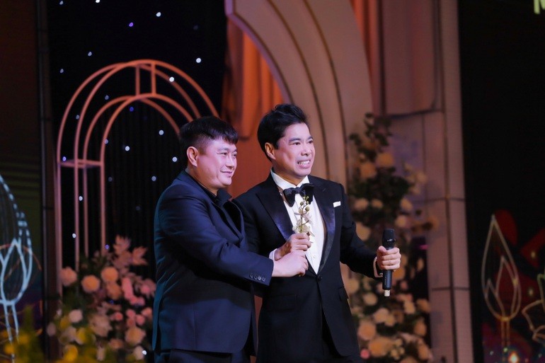 Hồ Văn Cường kết hợp ăn ý cùng danh ca Ngọc Sơn trong liveshow