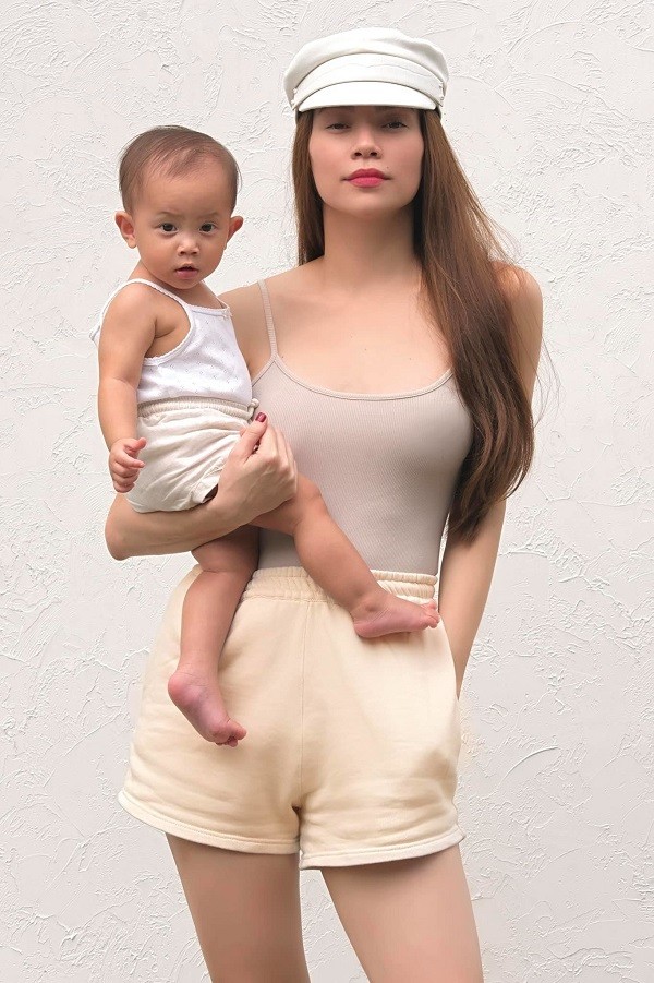 Thời trang đồ đôi xinh đẹp của Hồ Ngọc Hà bên con gái Lisa Thời trang đồ đôi xinh đẹp của Hồ Ngọc Hà bên con gái Lisa