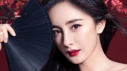 Dương Mịch cuốn hút, huyền bí khác lạ với trang phục mùa lễ hội cuối năm