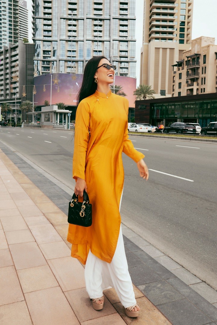 Dàn Hoa hậu, Á hậu Việt diện áo dài khoe sắc, dạo phố Dubai