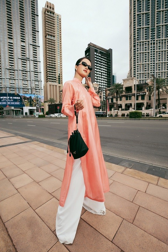 Dàn Hoa hậu, Á hậu Việt diện áo dài khoe sắc, dạo phố Dubai