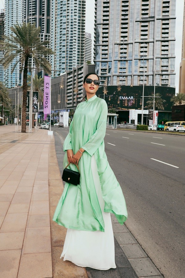 Dàn Hoa hậu, Á hậu Việt diện áo dài khoe sắc, dạo phố Dubai