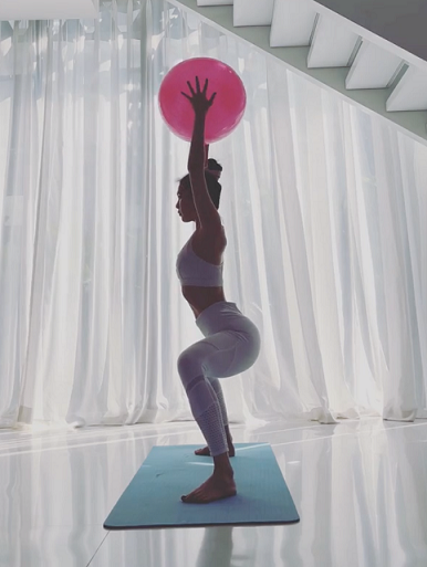 Những mỹ nhân Việt tập yoga duy trì thần thái