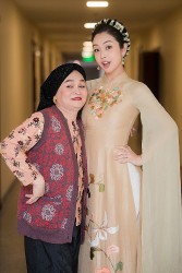 Xuân Phát Tài: Hoa hậu Jennifer Phạm duyên dáng, xinh đẹp bên nghệ sĩ hài Xuân Hinh