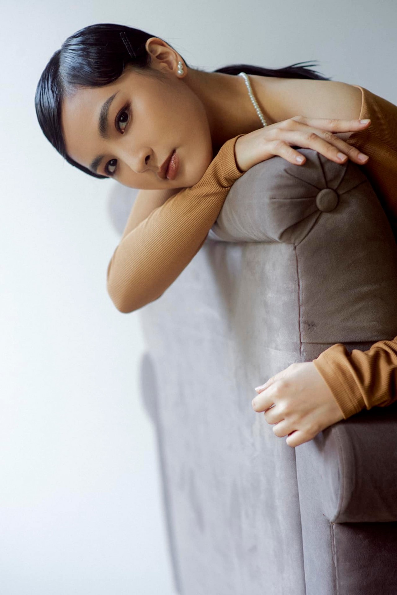 Vẻ đẹp đời thường trẻ xinh đến bất ngờ của MC Quỳnh Nga dẫn Chuyển động 24h