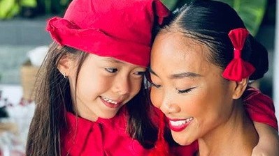 Tám năm ca sĩ Đoan Trang đồng hành cùng con gái trên mọi nẻo đường