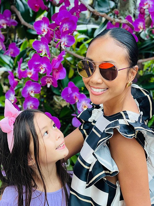 Tám năm ca sĩ Đoan Trang đồng hành cùng con gái trên mọi nẻo đường