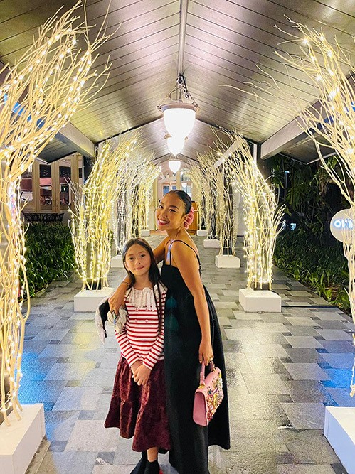 Tám năm ca sĩ Đoan Trang đồng hành cùng con gái trên mọi nẻo đường