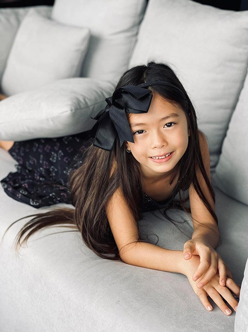 Tám năm ca sĩ Đoan Trang đồng hành cùng con gái trên mọi nẻo đường