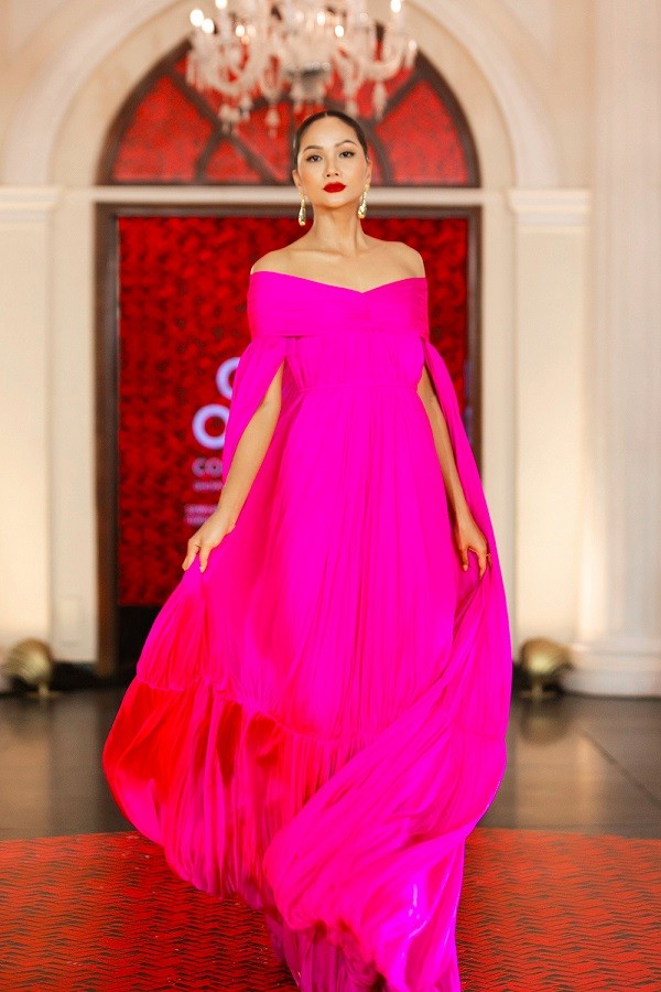 Tạo hình đả nữ khác lạ của Hoa hậu H’Hen Niê trong bộ phim hành động đầu tiên