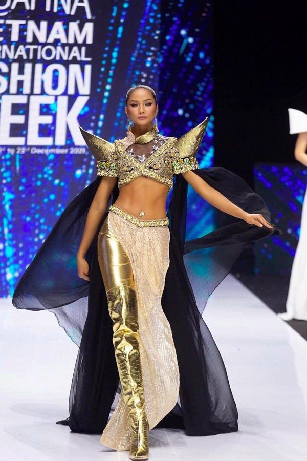 Tạo hình đả nữ khác lạ của Hoa hậu H’Hen Niê trong bộ phim hành động đầu tiên